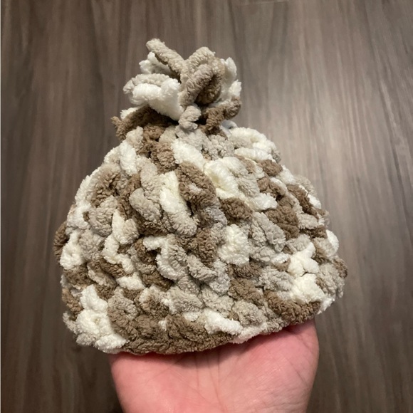 Hand Knit Chunky Knit Beanie in Cream and Brown for newborns -OS - Picture 1 of 5